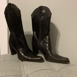 Beautiful brand new Stuart Weitzman boots size 7